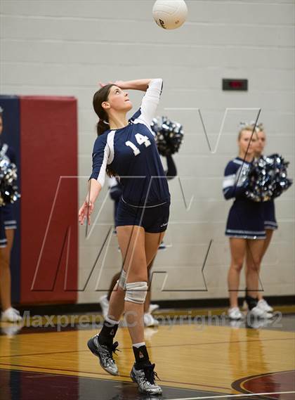 Thumbnail 2 in Lee's Summit West vs. St. Teresa's Academy photogallery.