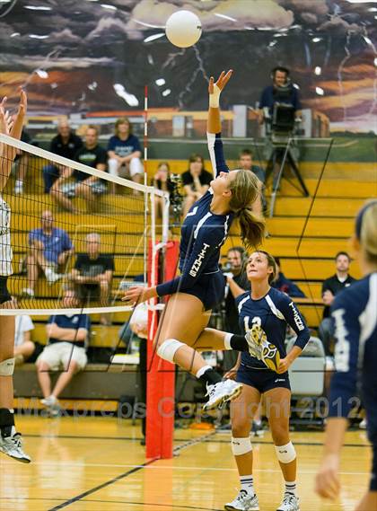 Thumbnail 2 in Lee's Summit West vs. St. Teresa's Academy photogallery.