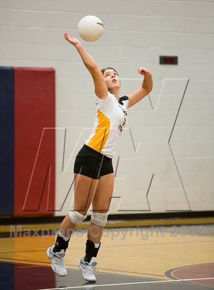 Thumbnail 3 in Lee's Summit West vs. St. Teresa's Academy photogallery.