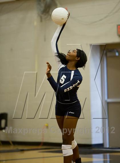 Thumbnail 3 in Lee's Summit West vs. St. Teresa's Academy photogallery.