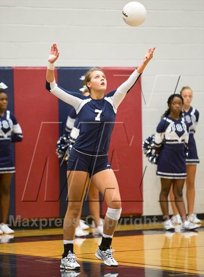 Thumbnail 3 in Lee's Summit West vs. St. Teresa's Academy photogallery.