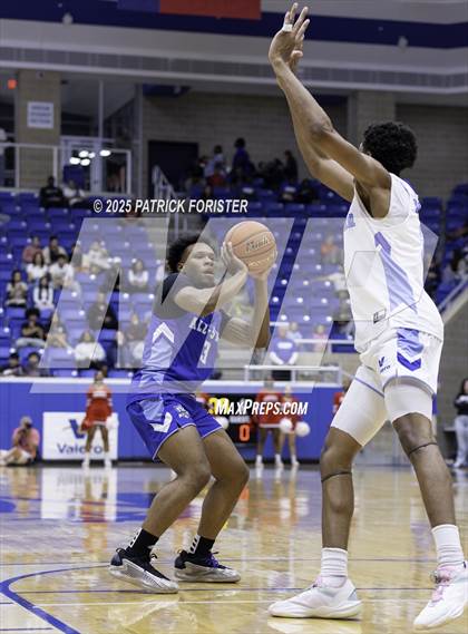 Thumbnail 2 in San Antonio Sports 6A All-Star Game photogallery.