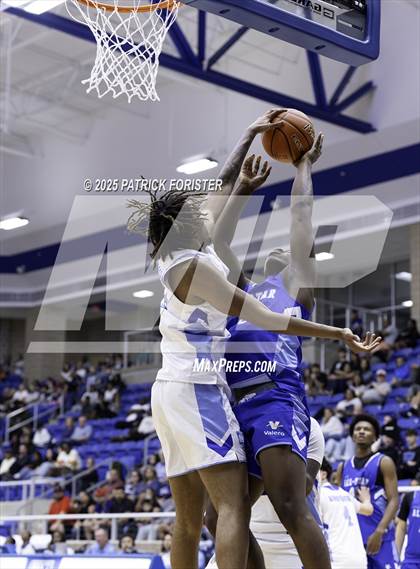 Thumbnail 2 in San Antonio Sports 6A All-Star Game photogallery.