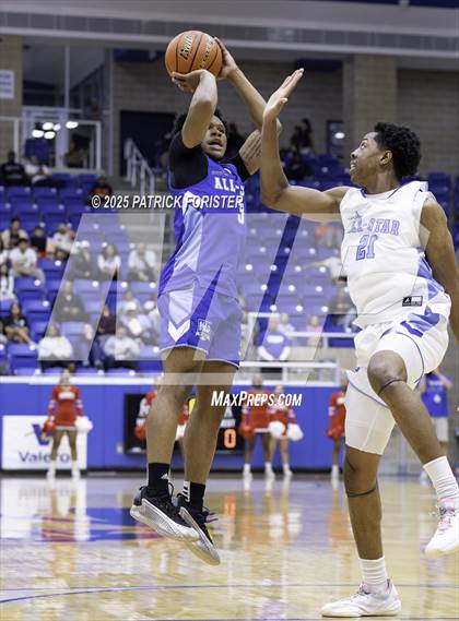 Thumbnail 3 in San Antonio Sports 6A All-Star Game photogallery.