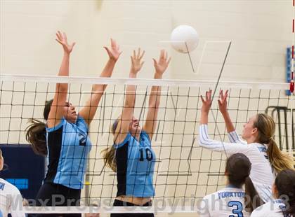 Thumbnail 2 in Centreville @ Yorktown photogallery.