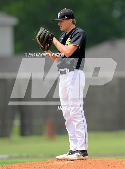 Thumbnail 3 in St. James @ Lutcher photogallery.