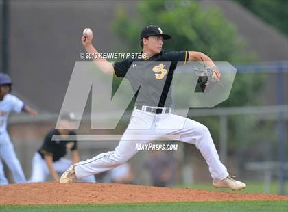 Thumbnail 3 in St. James @ Lutcher photogallery.