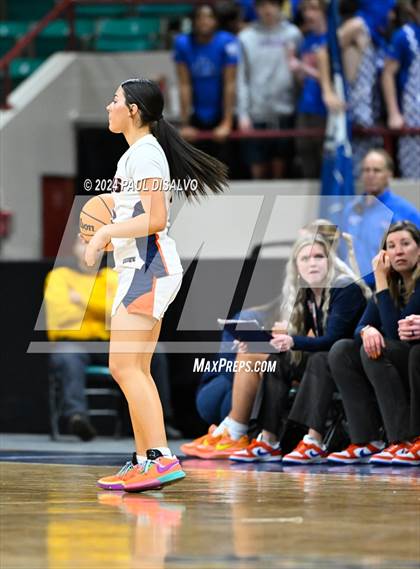 Thumbnail 2 in Legend vs. Horizon (CHSAA 6A Great 8) photogallery.