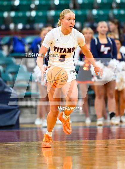 Thumbnail 2 in Legend vs. Horizon (CHSAA 6A Great 8) photogallery.