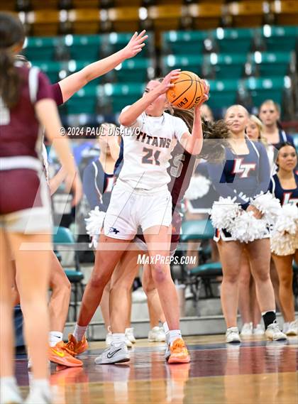 Thumbnail 2 in Legend vs. Horizon (CHSAA 6A Great 8) photogallery.