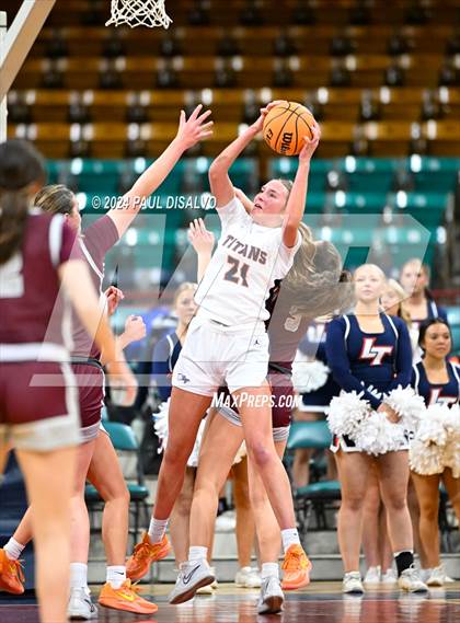 Thumbnail 3 in Legend vs. Horizon (CHSAA 6A Great 8) photogallery.