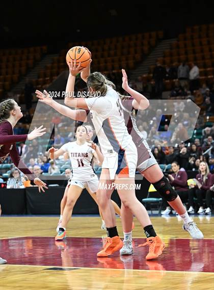 Thumbnail 3 in Legend vs. Horizon (CHSAA 6A Great 8) photogallery.