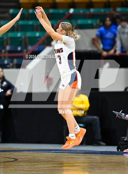 Thumbnail 2 in Legend vs. Horizon (CHSAA 6A Great 8) photogallery.