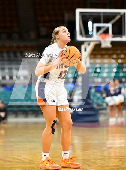 Thumbnail 2 in Legend vs. Horizon (CHSAA 6A Great 8) photogallery.