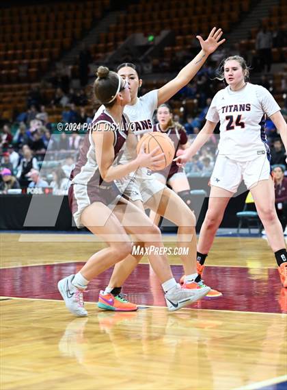 Thumbnail 2 in Legend vs. Horizon (CHSAA 6A Great 8) photogallery.