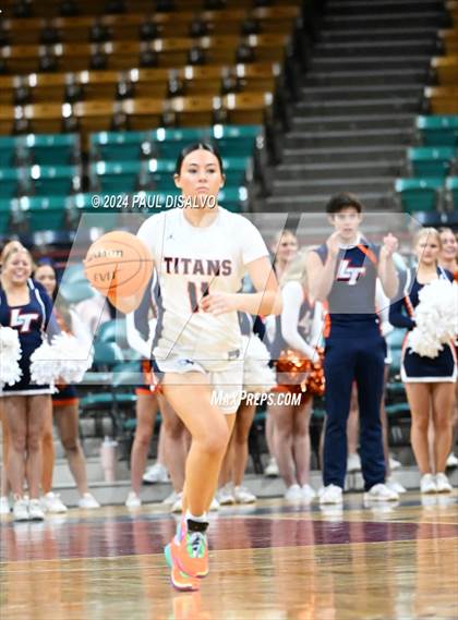 Thumbnail 3 in Legend vs. Horizon (CHSAA 6A Great 8) photogallery.
