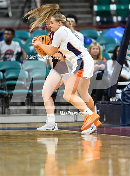 Thumbnail 2 in Legend vs. Horizon (CHSAA 6A Great 8) photogallery.