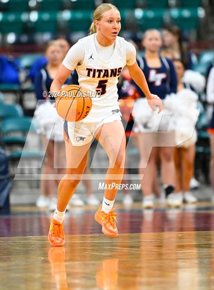 Thumbnail 3 in Legend vs. Horizon (CHSAA 6A Great 8) photogallery.
