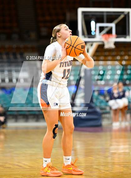 Thumbnail 3 in Legend vs. Horizon (CHSAA 6A Great 8) photogallery.