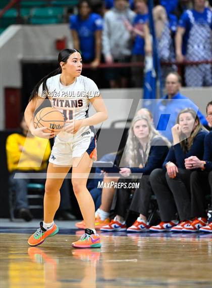 Thumbnail 3 in Legend vs. Horizon (CHSAA 6A Great 8) photogallery.