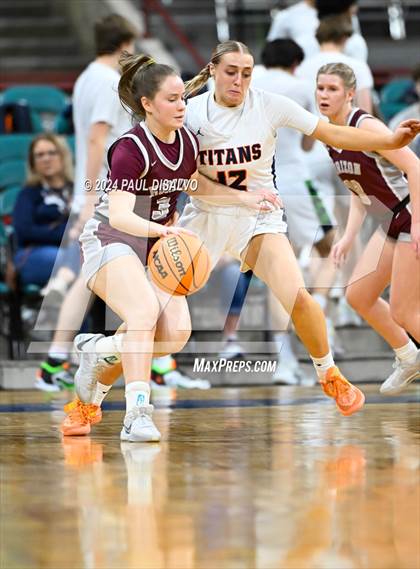 Thumbnail 2 in Legend vs. Horizon (CHSAA 6A Great 8) photogallery.