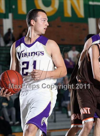 Thumbnail 2 in Grant vs. Valencia (Canyon Classic) photogallery.