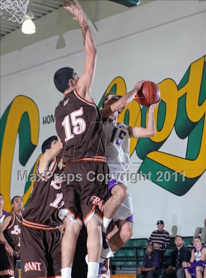Thumbnail 1 in Grant vs. Valencia (Canyon Classic) photogallery.