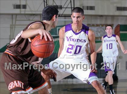 Thumbnail 2 in Grant vs. Valencia (Canyon Classic) photogallery.