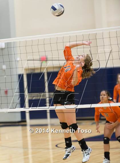 Thumbnail 3 in Highlands vs Medina Valley (SAISD Tournament) photogallery.