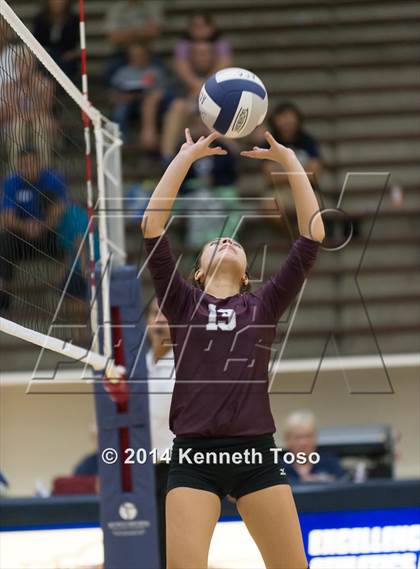 Thumbnail 3 in Highlands vs Medina Valley (SAISD Tournament) photogallery.