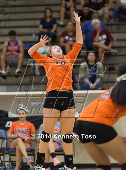 Thumbnail 2 in Highlands vs Medina Valley (SAISD Tournament) photogallery.