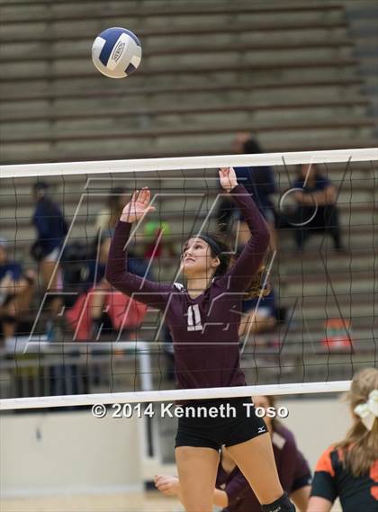 Thumbnail 3 in Highlands vs Medina Valley (SAISD Tournament) photogallery.