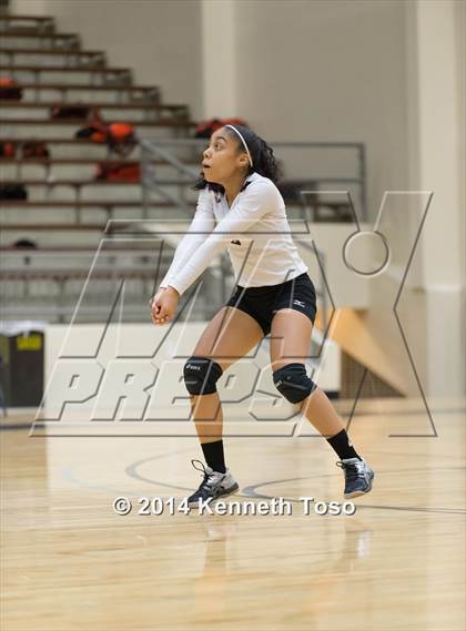 Thumbnail 2 in Highlands vs Medina Valley (SAISD Tournament) photogallery.