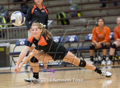 Thumbnail 2 in Highlands vs Medina Valley (SAISD Tournament) photogallery.