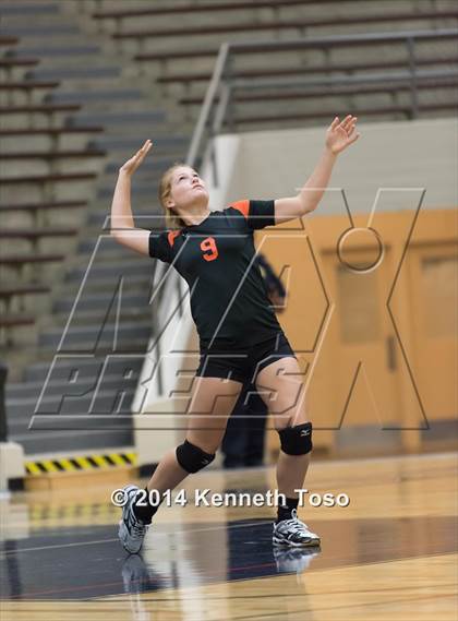 Thumbnail 3 in Highlands vs Medina Valley (SAISD Tournament) photogallery.