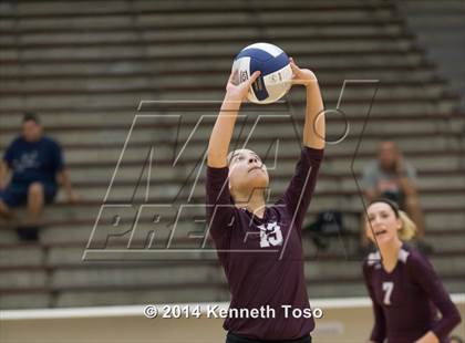 Thumbnail 3 in Highlands vs Medina Valley (SAISD Tournament) photogallery.