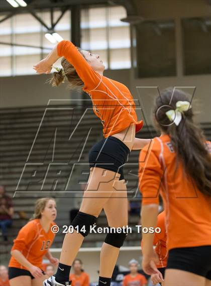 Thumbnail 3 in Highlands vs Medina Valley (SAISD Tournament) photogallery.