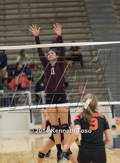 Thumbnail 2 in Highlands vs Medina Valley (SAISD Tournament) photogallery.