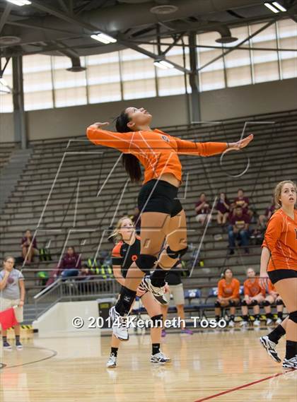 Thumbnail 1 in Highlands vs Medina Valley (SAISD Tournament) photogallery.