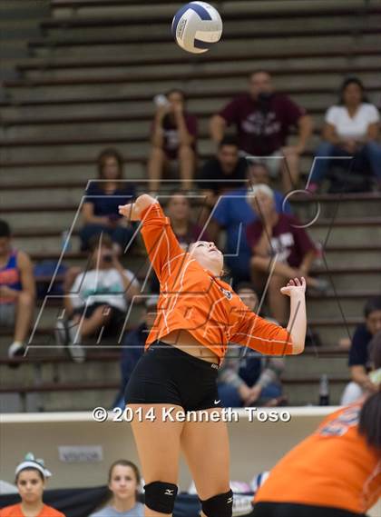 Thumbnail 3 in Highlands vs Medina Valley (SAISD Tournament) photogallery.