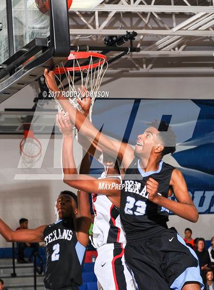 Thumbnail 2 in Sam Rayburn vs. Langham Creek (McDonald's Texas Invitational) photogallery.