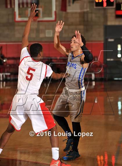 Thumbnail 1 in Etiwanda vs. Santa Margarita (Nike Extravaganza) photogallery.