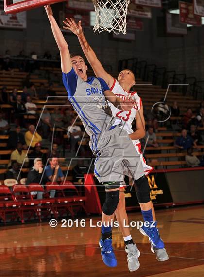 Thumbnail 2 in Etiwanda vs. Santa Margarita (Nike Extravaganza) photogallery.