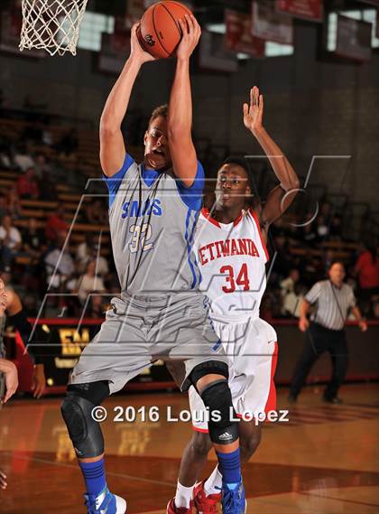 Thumbnail 3 in Etiwanda vs. Santa Margarita (Nike Extravaganza) photogallery.