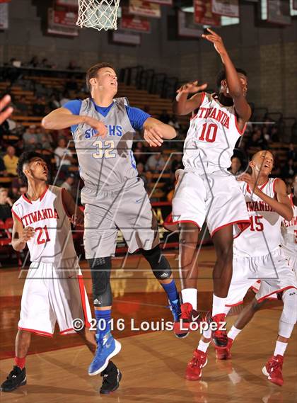Thumbnail 3 in Etiwanda vs. Santa Margarita (Nike Extravaganza) photogallery.