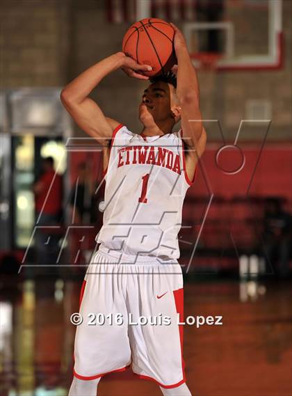 Thumbnail 3 in Etiwanda vs. Santa Margarita (Nike Extravaganza) photogallery.