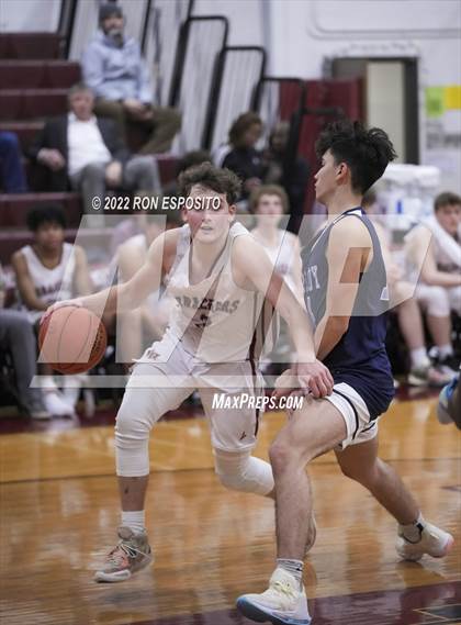 Thumbnail 2 in East Hampton vs Archbishop Molloy (Holiday Classic) photogallery.