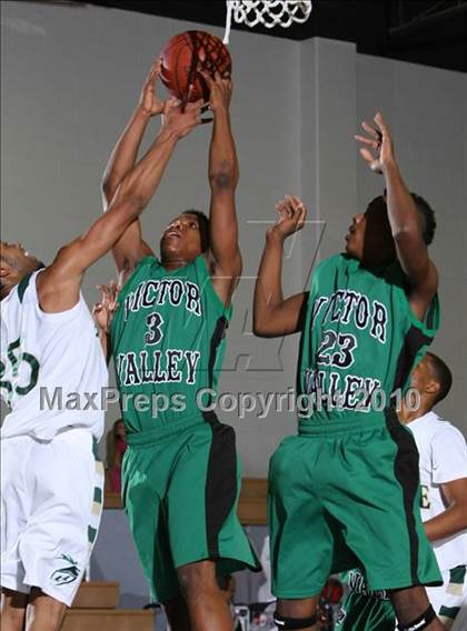 Thumbnail 2 in Lakeside vs. Victor Valley (Desert Heat Invitational) photogallery.