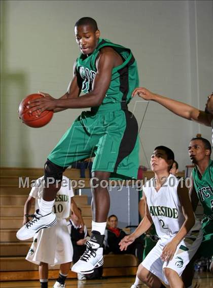 Thumbnail 2 in Lakeside vs. Victor Valley (Desert Heat Invitational) photogallery.