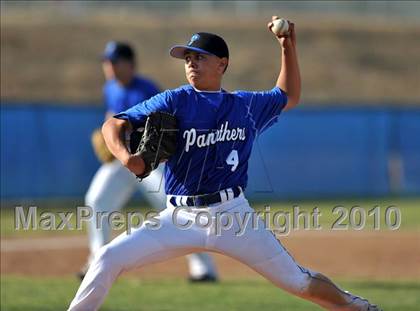 Thumbnail 2 in Charter Oak @ Diamond Ranch photogallery.